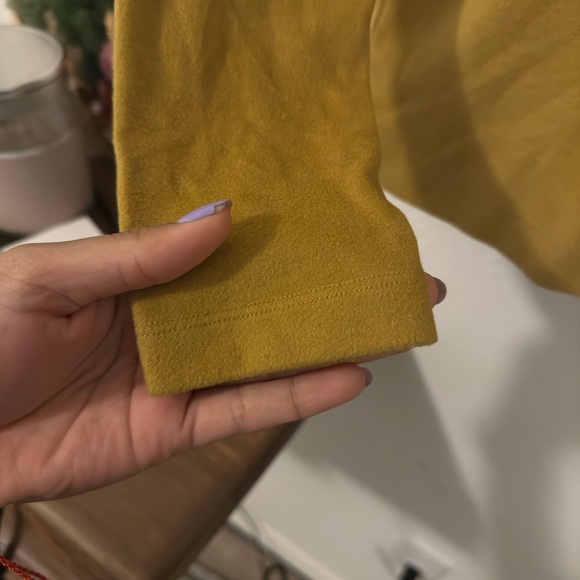 UNIQLO TURTLENECK - Picture 5 of 6